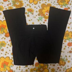 Lululemon groove flare pant size 2